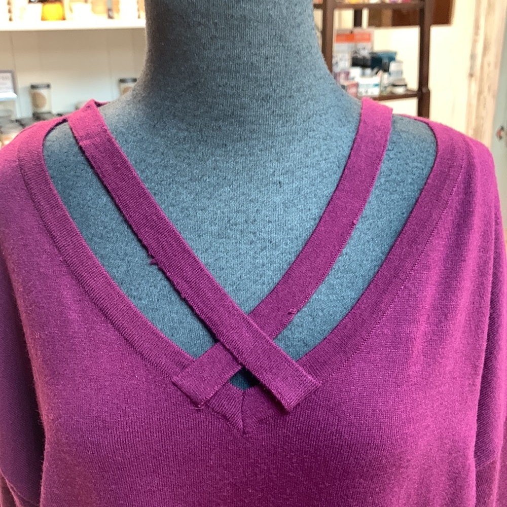 NWT UMGEE Crossed Scoop Neck Sweater - Picture 3 of 3